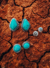 Load image into Gallery viewer, Concho Turquoise Stud Set
