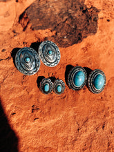 Load image into Gallery viewer, Turquoise Concho Stud Set
